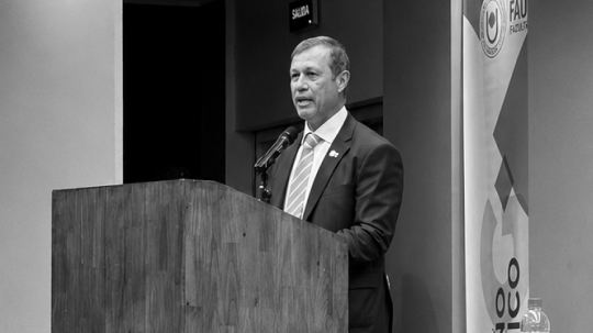 Dr. Arq. Carlos Eduardo Burgos